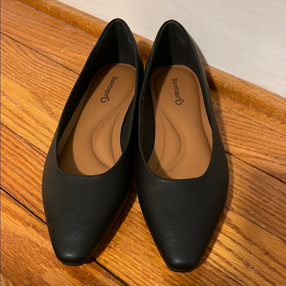 BearTraps Women's Black Flats Rhonda